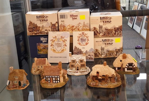 Lot 1131 - LILLIPUT LANE DWELLINGS