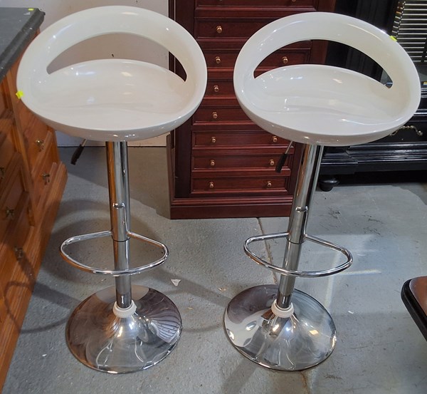 Lot 362 - BAR STOOLS