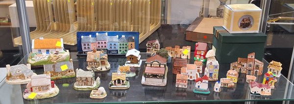 Lot 1183 - MINIATURE BUILDINGS