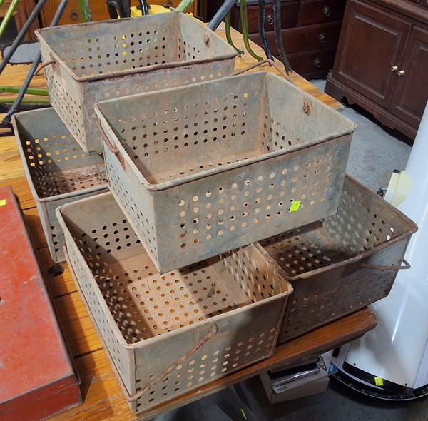 Lot 290 - DIPPING TRAYS