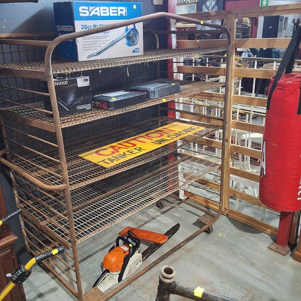 Lot 367 - BAKERS STAND