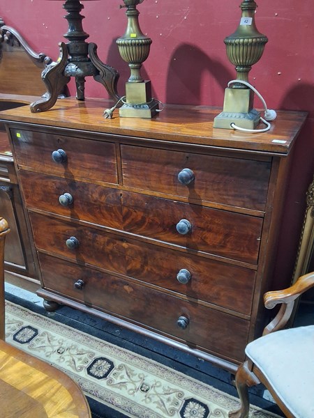 Lot 41 - CHEST OF DRAWERS