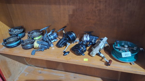 Lot 257 - FISHING REELS