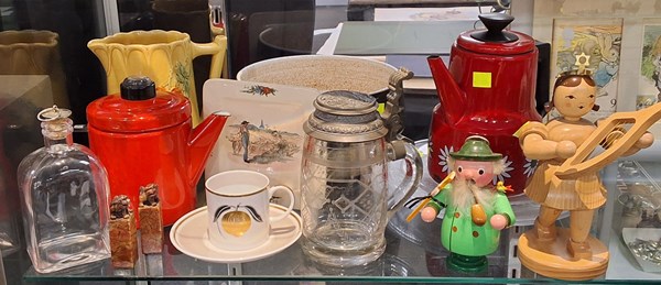 Lot 1363 - VINTAGE HOMEWARES