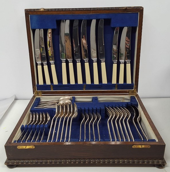 Lot 1277 - FLATWARE