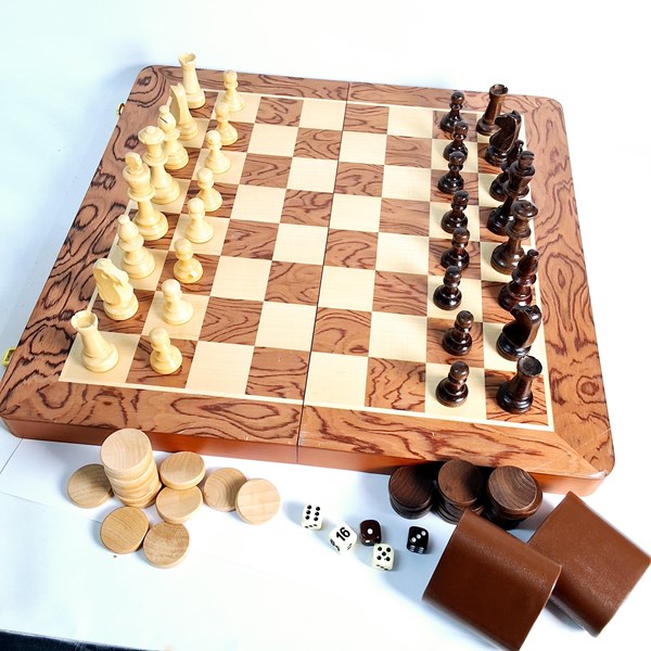 Lot 1274 - GAMES SET