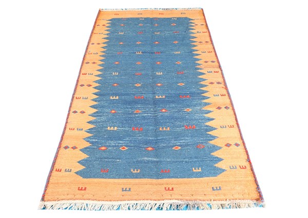 Lot 107 - FARS SHIRAZ RUG