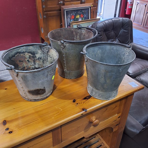 Lot 206 - THREE BUCKETS