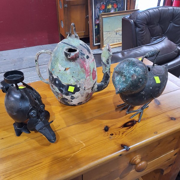 Lot 207 - METAL WARE