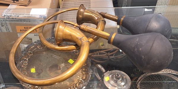 Lot 1344 - VINTAGE STYLE CAR HORNS