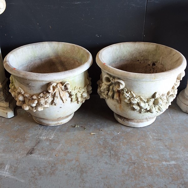Lot 291 - GARDEN POTS