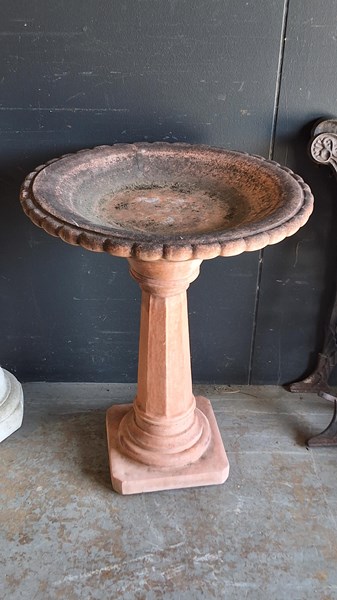 Lot 284 - BIRDBATH