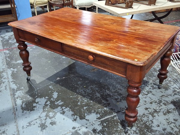 Lot 142 - KITCHEN TABLE