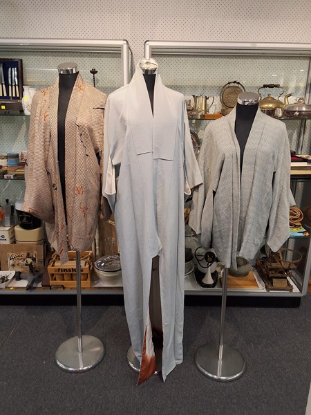 Lot 1174 - KIMONOS
