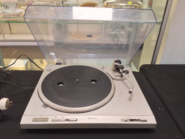 Lot 1178 - TECHNICS TURNTABLE
