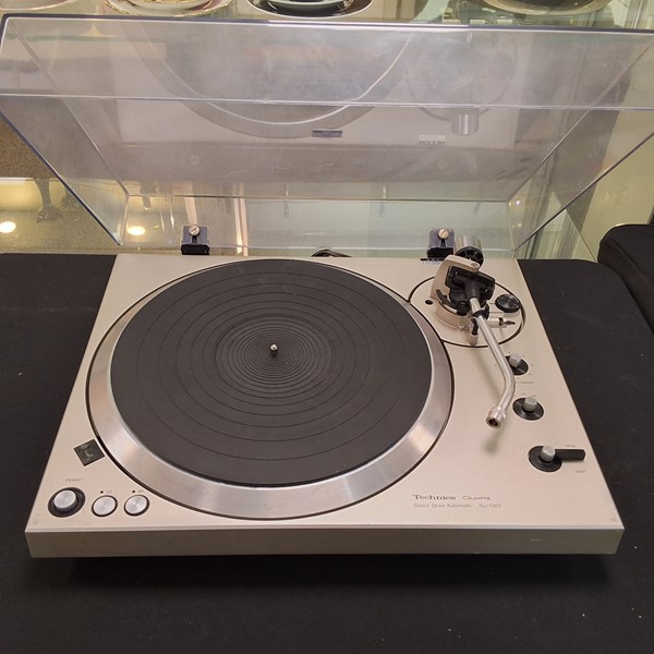 Lot 1177 - TECHNICS TURNTABLE