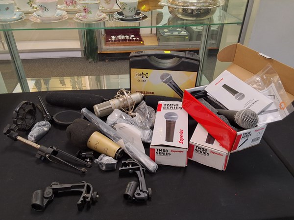 Lot 1264 - MICROPHONES