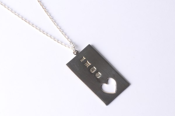Lot 1031 - SILVER NECKLACE