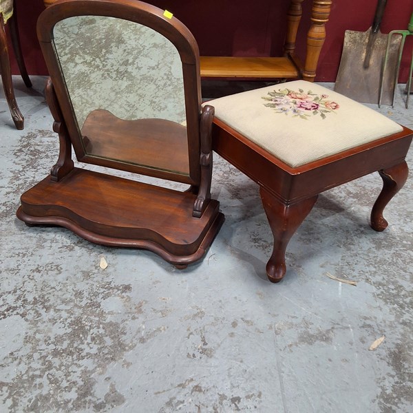 Lot 132 - FURNITURE LOT