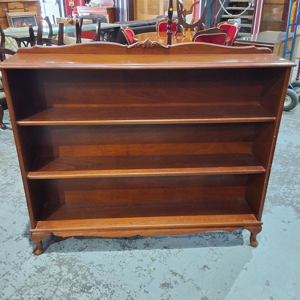 Lot 155 - BOOKSHELF