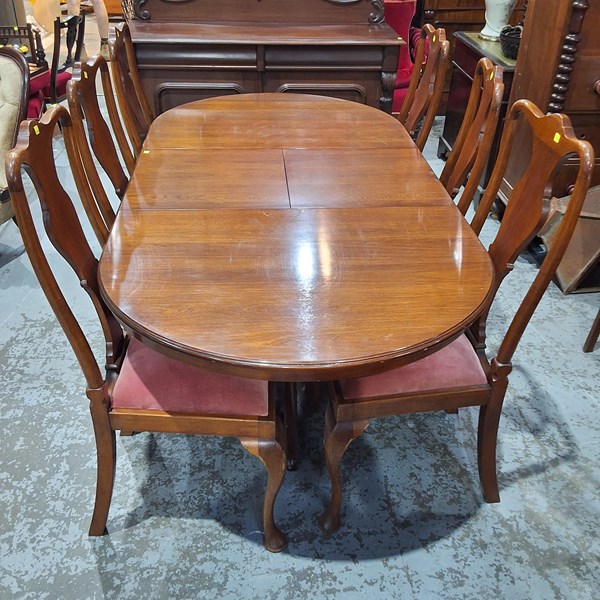 Lot 110 - DINING SUITE