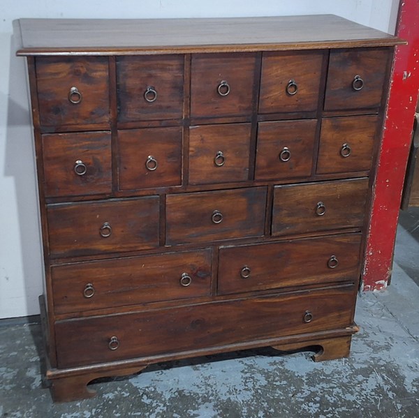 Lot 115 - CHEST OF DRAWERS