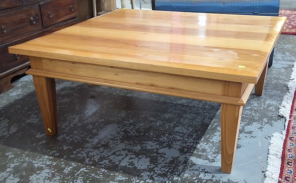Lot 8 - COFFEE TABLE