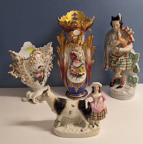Lot 1302 - 19TH CENTURY CERAMICS