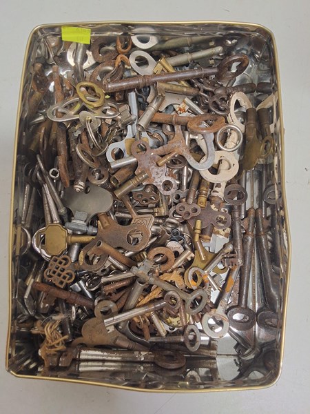 Lot 1253 - KEYS