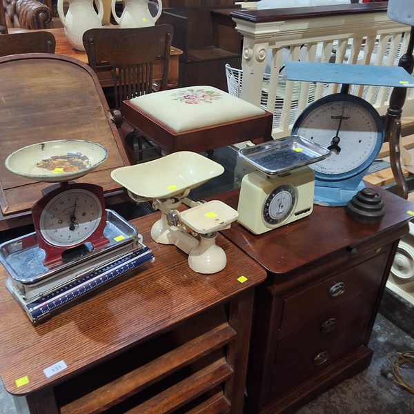 Lot 130 - SCALES