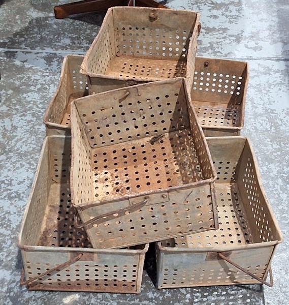 Lot 391 - DIPPING TRAYS