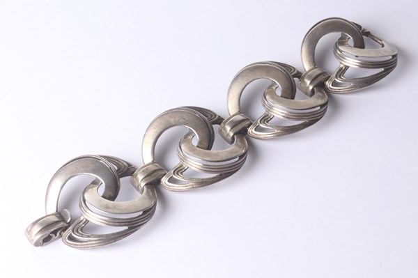 Lot 1030 - SILVER MODERNIST BRACELET