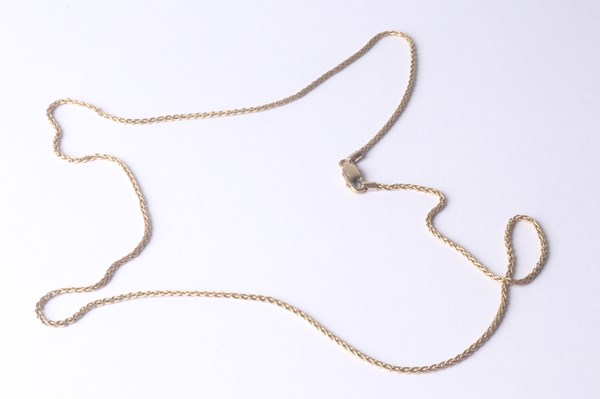 Lot 1015 - GOLD NECKLACE