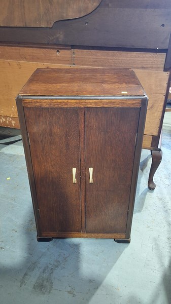 Lot 232 - RECORD CABINET