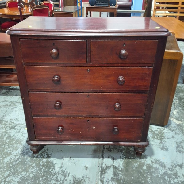 Lot 112 - CHEST OF DRAWERS