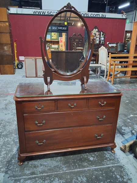 Lot 103 - DRESSING CHEST
