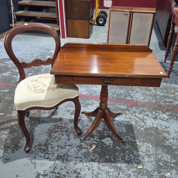 Lot 98 - HALL SET