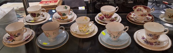 Lot 1154 - TRIO SETS