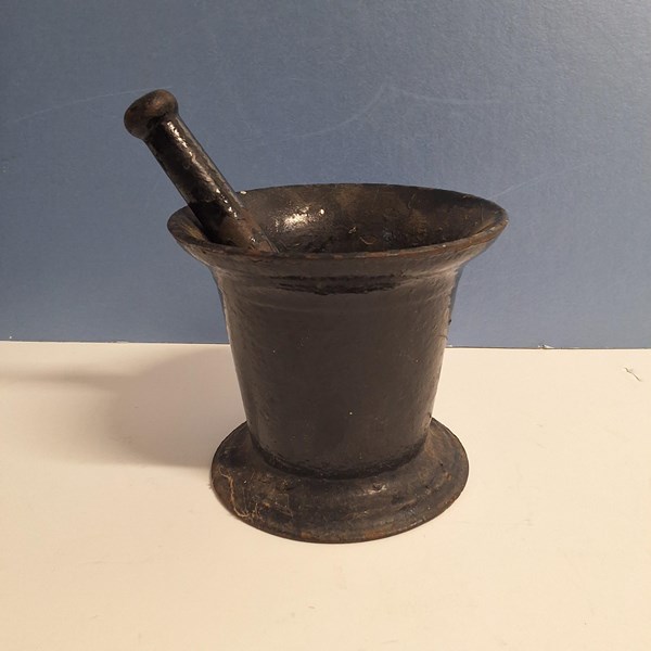 Lot 1217 - MORTAR AND PESTLE