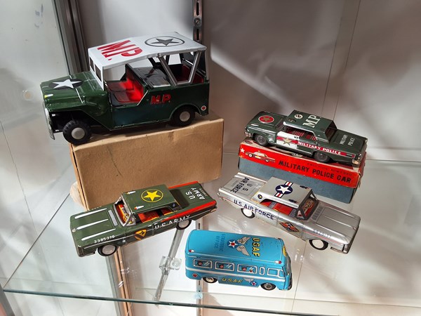 Lot 1384 - TINPLATE TOYS
