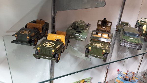 Lot 1379 - TINPLATE MILITARY VEHICLES