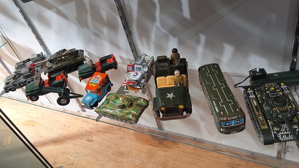 Lot 1376 - MILITARY TINPLATE TOYS