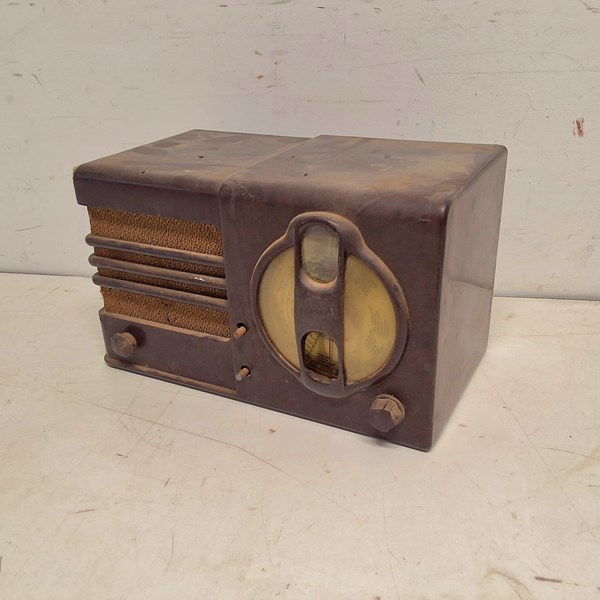 Lot 1298 - BAKELITE RADIO