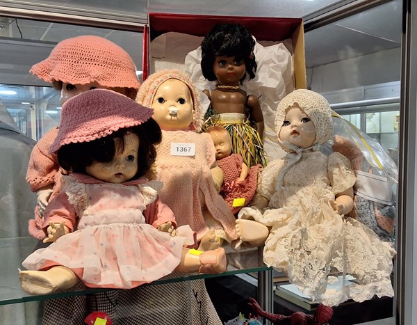 Lot 1367 - VINTAGE DOLLS