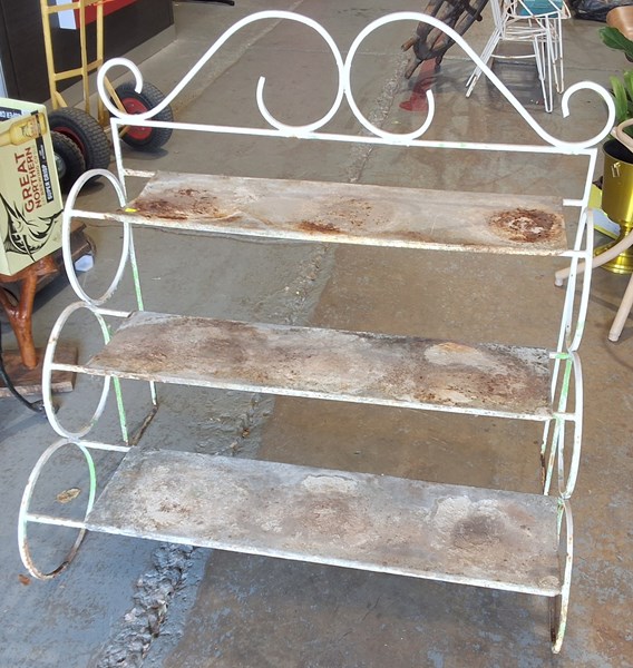 Lot 302 - PLANT STAND