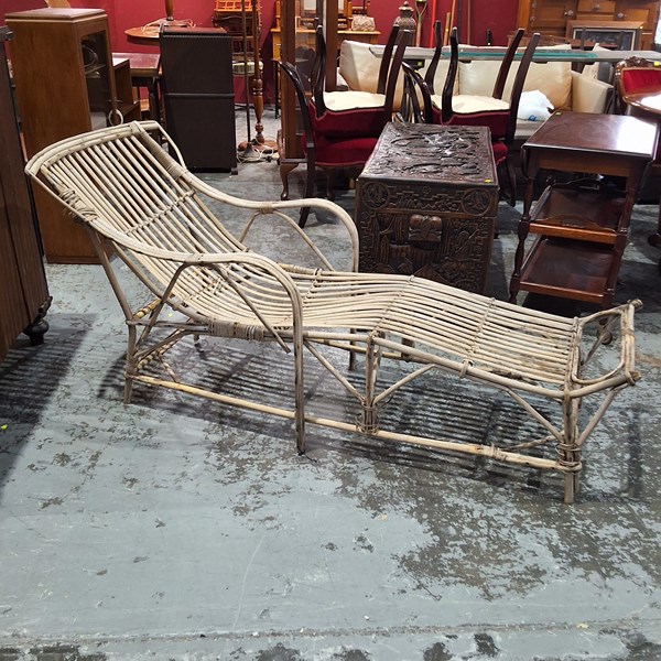 Lot 301 - SUN LOUNGE