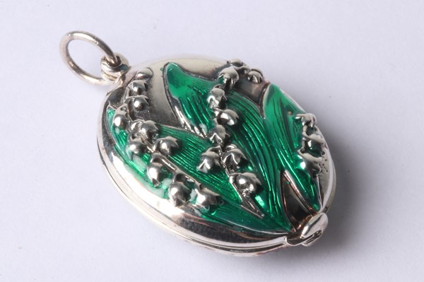 Lot 1032 - SILVER LOCKET