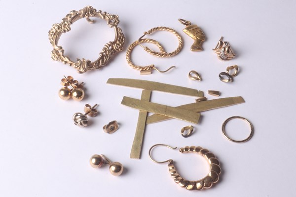 Lot 1037 - SCRAP GOLD