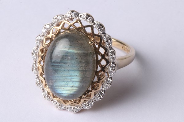 Lot 1016 - LABRADORITE RING