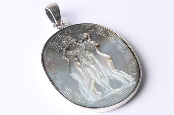 Lot 1002 - CAMEO PENDANT